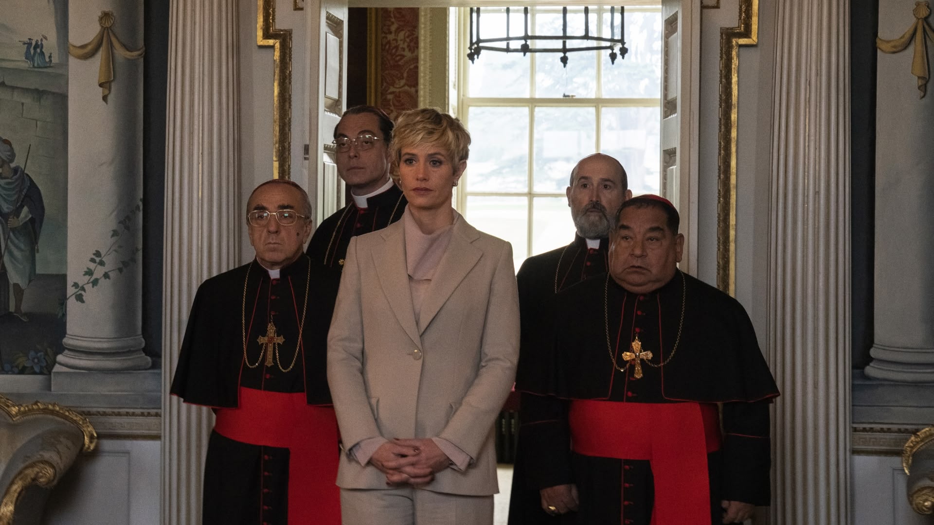 Молодой папа вуаелло. Молодой папа 2022. Новый папа 1. Паоло соррентино новый папа. Джуд лоу папа римский.